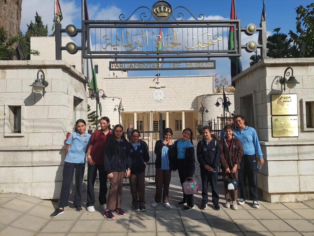 زيارة طالبات البرلمان الطلابي في مدارس النظم الحديثة متحف الحياة البرلمانية